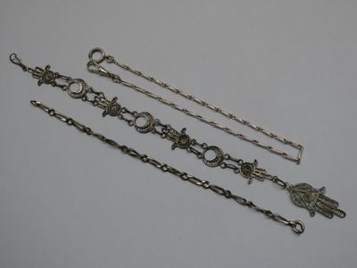 Lot de bijoux en argent : -Chaine de montre,