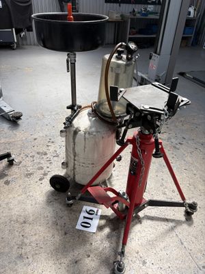 une photo d'un propanent posé sur un support dans un garage