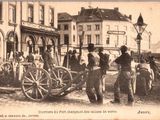 une photo en noir et blanc d'une calèche