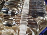 a lot of spoons that are sitting in a box