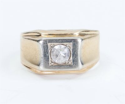 an image of a ring with a diamond in it