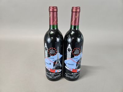 deux bouteilles de vin posées sur une table