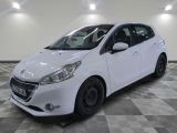 la photo d'une voiture blanche garée dans un garage