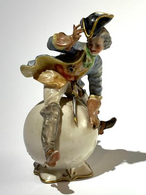 CAPO DI MONTE. Sujet en porcelaine polychrome réprésentant un cavalier - Photo 1