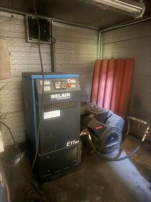 a machine that is sitting inside of a garage