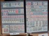 deux boîtes ornées de timbres, exposées