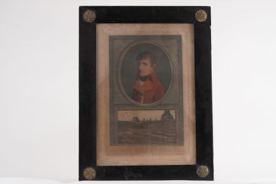 tableau représentant un jeune garçon vêtu d'un manteau rouge, dans un cadre noir, accroché à un mur blanc