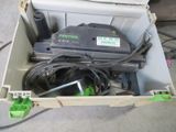 une boîte contenant du matériel électrique