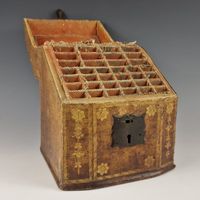COFFRET A COUVERTS d’Epoque XVIIIème Siècle en bois gainé de… (photo 2)