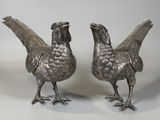 paire d'oiseaux anciens en métal argenté sur socle