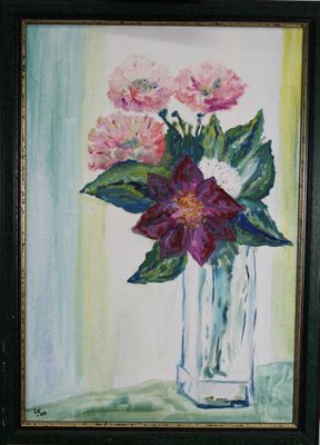 une peinture de fleurs dans un vase en verre sur une table