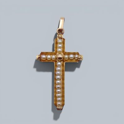 un pendentif en forme de croix en or et perles