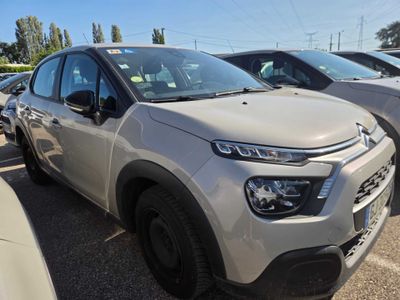 le nombre de voitures garées dans un parking