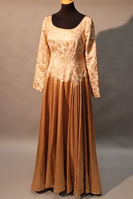 une image d'une robe sur un mannequin mannequin mannequin mannequin mannequin mannequin mannequin mannequin mann