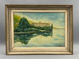 une peinture représentant une maison au bord de l'eau, avec des arbres au premier plan