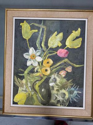 un tableau représentant des fleurs dans un vase posé sur une étagère