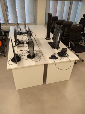 4 bureaux en mélaminé laqué blanc