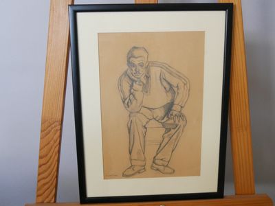 dessin représentant un homme assis sur une chaise à côté d'un chevalet en bois