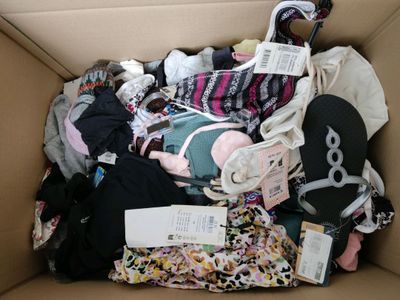 Lot d'environ 13 kg de vêtements/accessoires de diverses tailles et ma - Photo 1