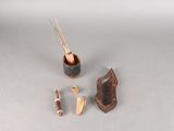 quelques objets posés sur une table