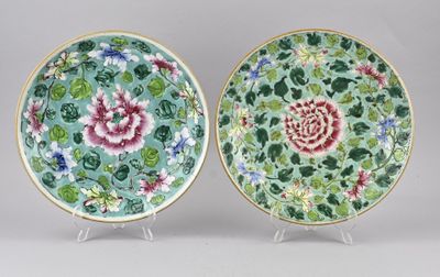 une paire d'assiettes de la famille chinoise
