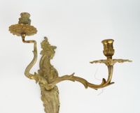 Paire d'appliques en bronze ciselé et vernis or. (photo 5)
