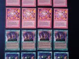 gros plan d'un jeu de cartes sur une table
