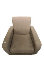 Fauteuil garni de tissu taupe. 89 x 67 x 70 cm. (photo 2)
