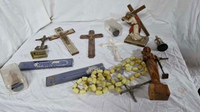 Lot d'objets religieux