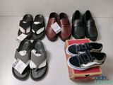 Plusieurs paires de chaussures sont alignées sur une table