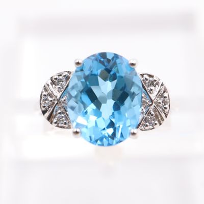 Bague en or blanc 18K Orne d'une Topaze de taille ovale cal…