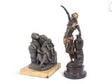 paire de figurines en bronze représentant une femme et un homme assis sur un rocher