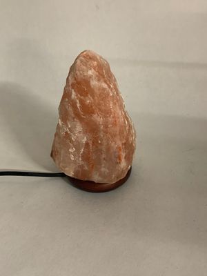 J/ Lampe en cristal de sel. H. 17 cm