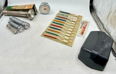 556 / CH-C7 / Lot de bibelots divers dont 4 lampes torc…