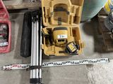 une photo d'une boîte à outils contenant des outils