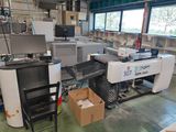 une machine placée au milieu d'une pièce