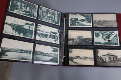 beaucoup de vieilles photos en noir et blanc dans un classeur