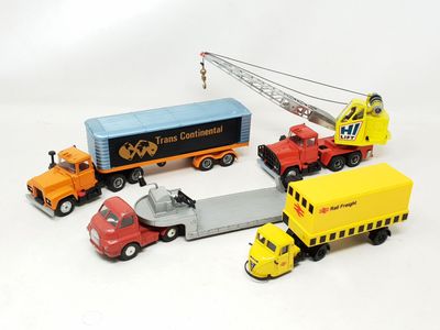 4 camions : CORGI TOYS (3) et CORGI (1) :