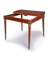 Table à jeux à système en placage de bois de palissandre, la… (photo 2)