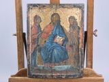 un vieux chevalet en bois sur lequel est peint un tableau représentant Jésus