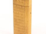 une image représentant un briquet en bois sur fond blanc