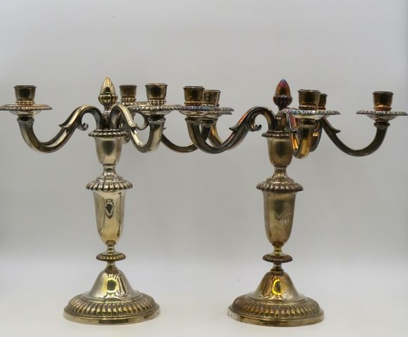 Paire de candélabres à 5 bars de lumière en métal argenté