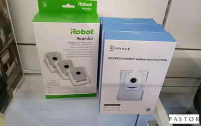 deux boîtes de manettes Nintendo Wii posées sur une table