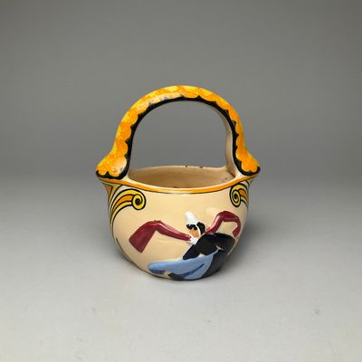 une image représentant un pot en céramique muni d'une anse