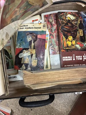 Lot de trois valises comprenant des livres et ouvrages diver…