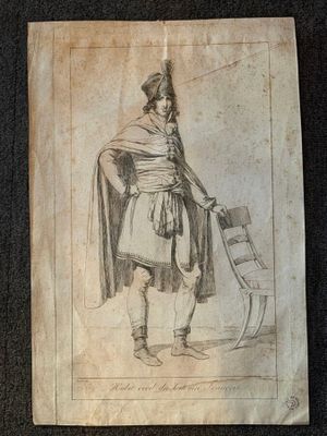 un vieux dessin représentant un homme coiffé d'un chapeau et vêtu d'une cape, tenant un traîneau