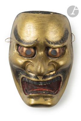 une image représentant un masque doré aux yeux rouges sur fond blanc