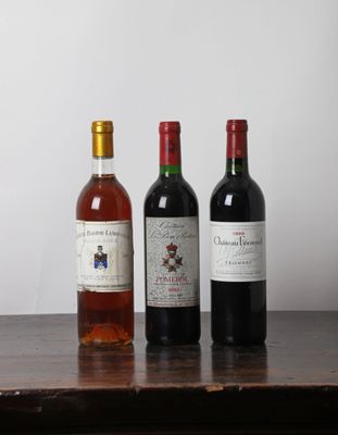 trois bouteilles de vin posées sur une table, l'une à côté de l'autre