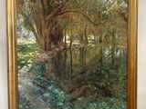 un tableau sur le mur d'une pièce avec un tableau sur le mur