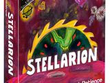 Le jeu de cartes Stellarion se présente dans une boîte sur laquelle figure l'image d'un extraterrestre vert.